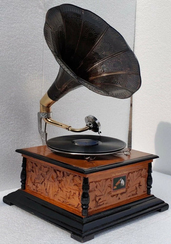 Antique gramophone fully - gramophone,