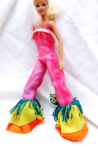 B509 barbie discover the - barbie,