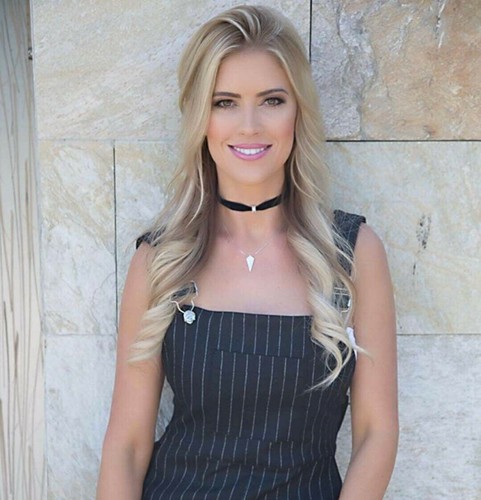 Christina moussa sorridente - el,