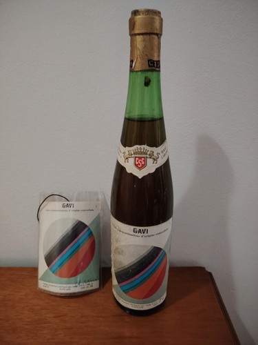 Bottiglia gavi docg con - bottiglia,