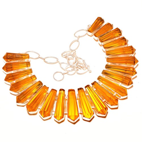 Collana con pietre preziose - , a