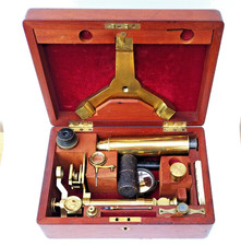 Microscopio in ottone con