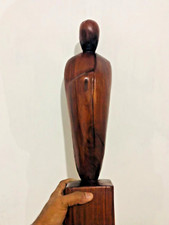 Statua in legno fatta a mano