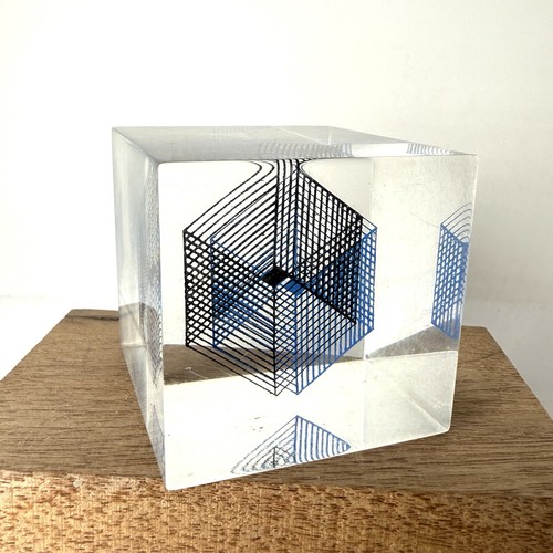 Vintage embedded art - 3d, op