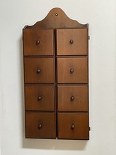 Scaffale pensile da parete vintage in legno con 2 ante 5 ripiani. Decorazione mensola spezie