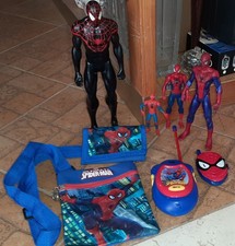 giocattoli personaggi spiderman e batman