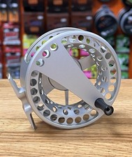 Mulinello da pesca a mosca trota speedster Lamson waterworks argento/grigio INUTILIZZATO 3,75"