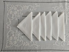 Tovaglia ricamata a mano in