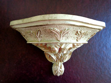 Espositore da parete galleggiante ornato stile toscano invecchiato avorio/oro