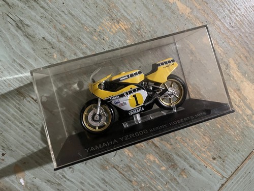 Kenny roberts yamaha yzr500 - roberts,