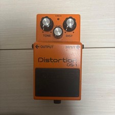 BOSS Distortion DS1 Pedale per