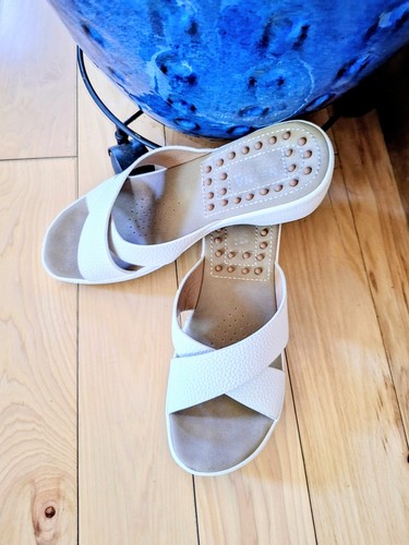 Sandali bianchi incrociati con