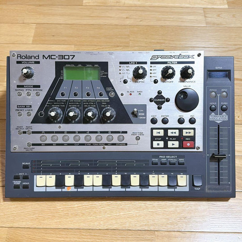 Roland 307 groovebox - mc-307,