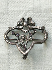 Bijou ancien : broche , porte