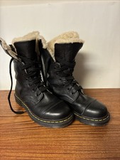 Stivali da donna Dr. Martens AW004 Air Wair in pelle nera taglia 8?