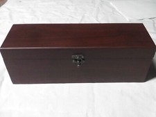 CASSETTA PORTA VINO CON ACCESSORI