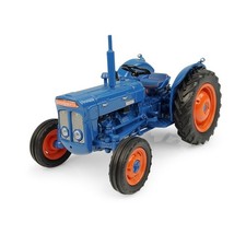 UNIVERSAL HOBBIES, FORDSON super dexta de 1962, échelle 1/32, UH6273