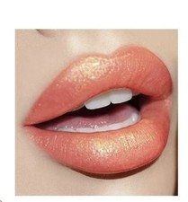 Rossetto come corallo in oro