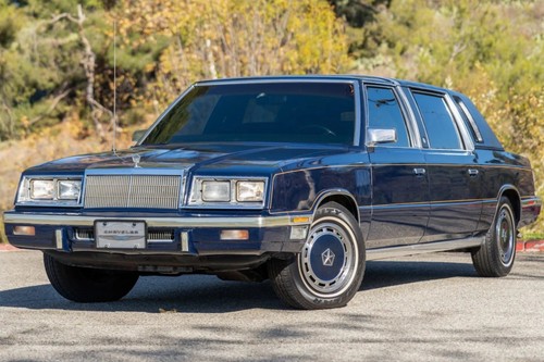 Chrysler executive limousine - chrysler,