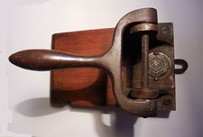 ANCIENNE PERFORATRICE DE