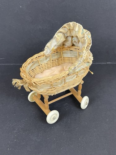 Bambola vintage carrozzina