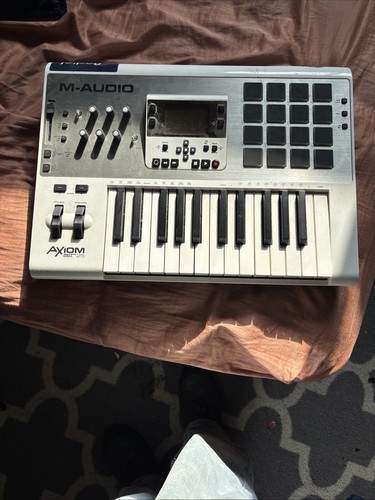 Audio midi keyboard - m,