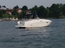 Barca a motore cabinata usata, marca Rinker 250, colore bianco, lunghezza 8.2