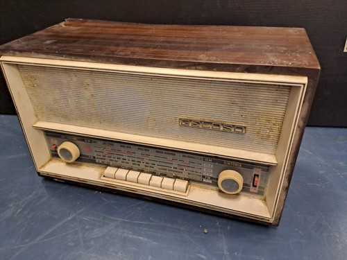 Vecchia radio valvole - vecchia, a