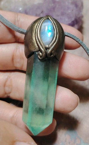 Collana con ciondolo pietra - , di