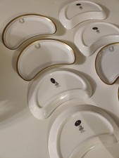 Piccoli piatti in porcellana a