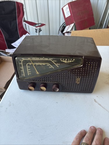 Vecchia radio zenith in - radio,