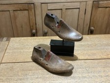 ANTICA SCARPA VINTAGE IN LEGNO DURA MODELLANTE UNA MONTATA SU TRAVE OTTIMA ESPOSIZIONE NEGOZIO