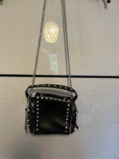 Borsa Zara nera con borchie e