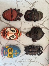 Set di Maschere Etniche in