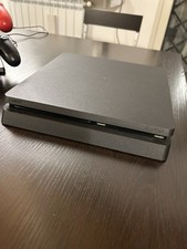 PS4 Slim 500GB Nera, 2joypad Con Supporto/caricatore, FC24 F1 22 F1 19