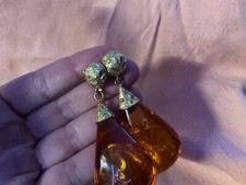 orecchini oro 18 kt ed ambra naturale.  Lavorazione alta gioielleria