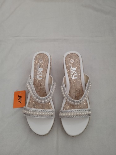 Sandali bianchi con - perle, e