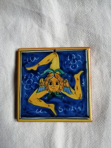 Trinacria terracotta di - in,