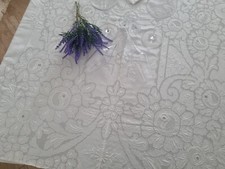 Tovaglia ricamata a mano