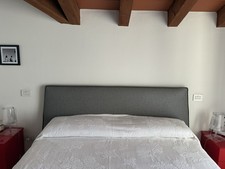 Letto Matrimoniale in ecopelle grigio perla cucitura grigio scuro con rete