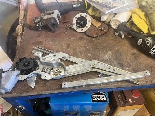 Regolatore finestrino lato