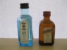 2 MIGNON GIN BOMBAY SAPPHIRE (5 CL - 47 % VOL) E CONTREAU (5 CL - 40% VOL)