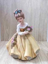 Statuina porcellana damina