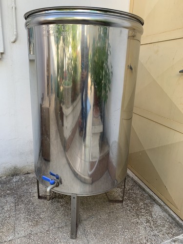 Serbatoio con rubinetto