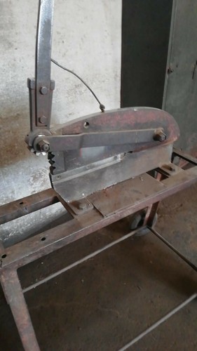 Trancia manuale per lamiera