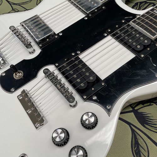 Chitarra elettrica bianca