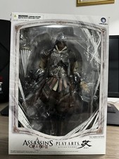 Assassin's Creed II - Statua Play Arts Kai di EZIO AUDITORE Action Figure PVC