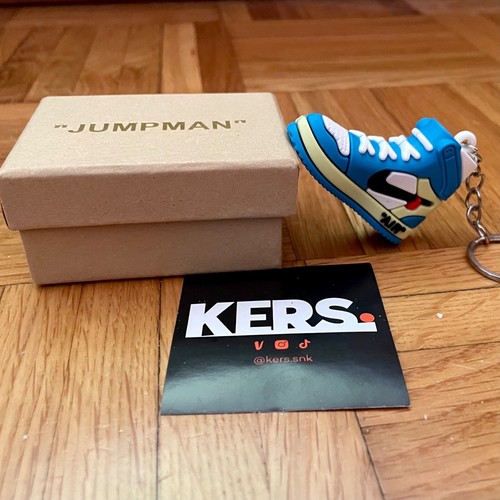 Mini sneakers keychain - mini,