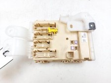 8273012X70A SCATOLA FUSIBILI TOYOTA AURIS (E18) 1.8 HYBRID 16V AUT 136CV 2013 5P