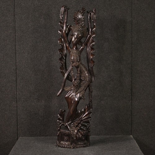 Scultura orientale statua